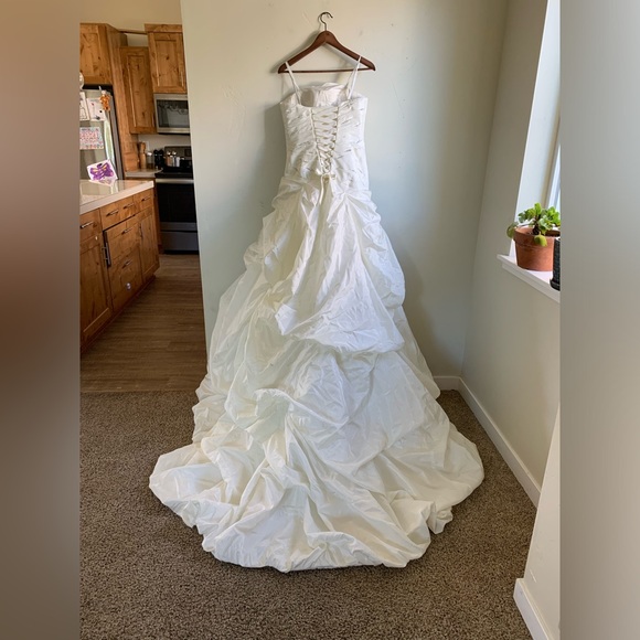▶️ justin alexander wedding dress 8 Swarovski crystals lace up back train 8300 - Picture 16 of 16